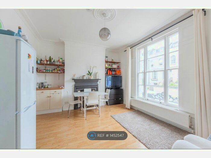 4 Bedroom Flat To Rent In Baptist Gardens, London, NW5