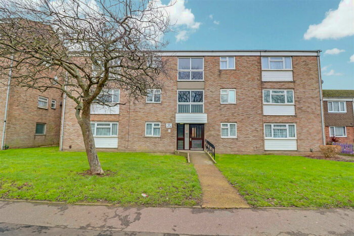 2 Bedroom Flat To Rent In Rochford Road, Southend-on-sea, SS2