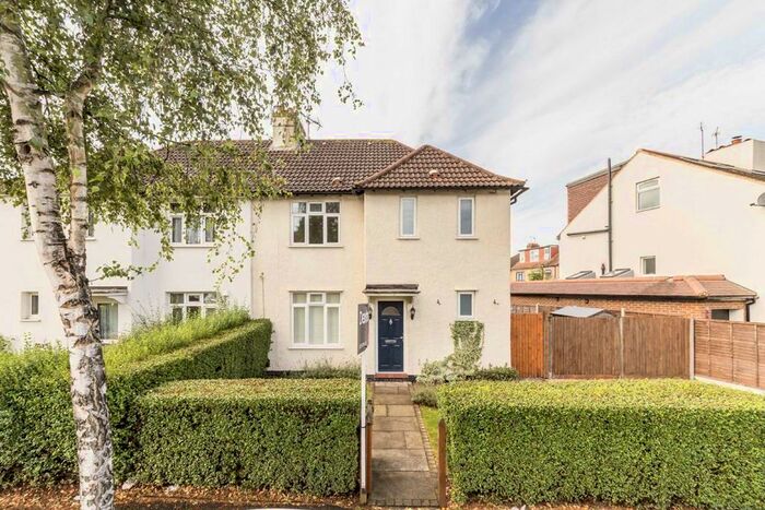 3 Bedroom Semi-Detached House To Rent In Thornhill Road, Tolworth, Surbiton KT6