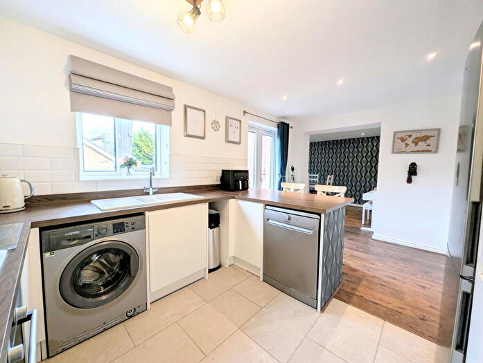 3 Bedroom End Of Terrace House For Sale In Kipling Close, Whiteley, Fareham, PO15
