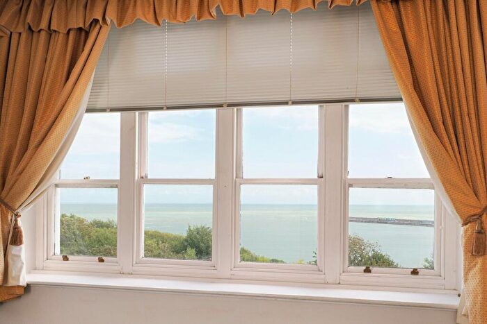 2 Bedroom Apartment For Sale In The Durlocks, Folkestone, CT19
