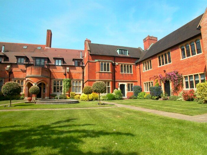 4 Bedroom Detached House To Rent In Oldfield Wood, Woking, Surrey, GU22