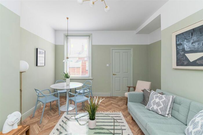 2 Bedroom Flat To Rent In Balmoral Terrace, Heaton, Newcastle Upon Tyne, NE6