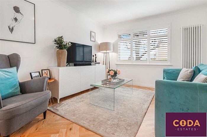 4 Bedroom Link Detached House For Sale In Glenwood Road, Lenzie, Glasgow, G66