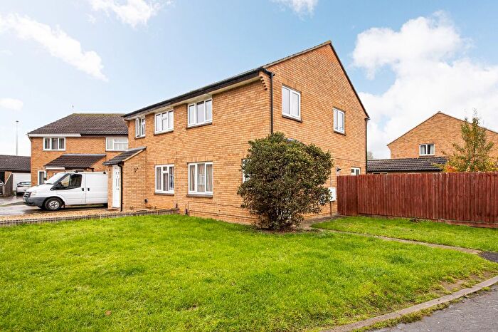 3 Bedroom Semi-Detached House For Sale In Pytenry Close, Abingdon, OX14