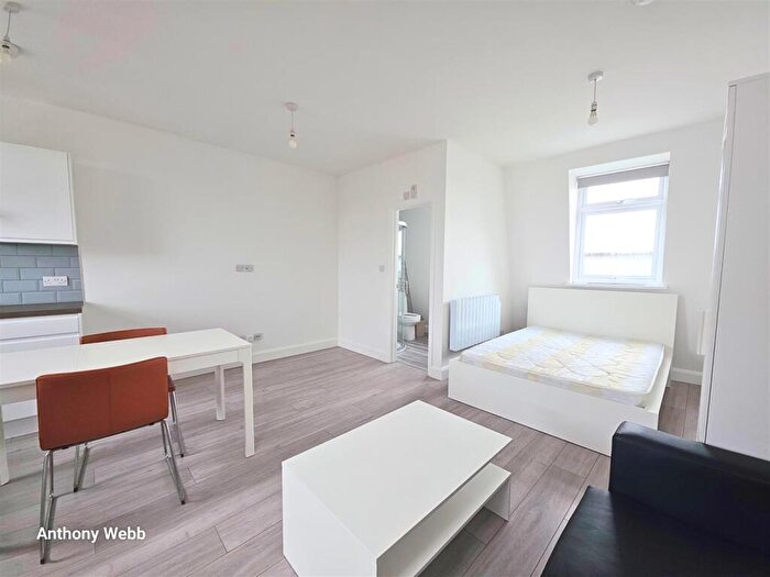 Studio To Rent In Chatsworth Road, Hackney, E5
