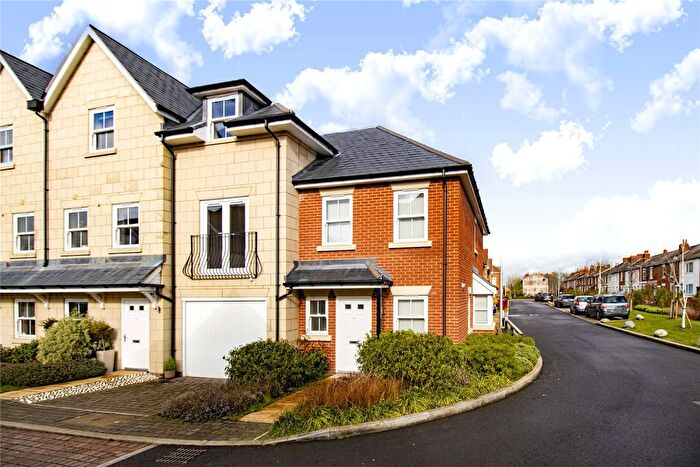 2 Bedroom End Of Terrace House To Rent In Haden Square, Reading, Berkshire, RG1