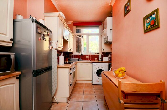 Studio To Rent In Knights Hill, West Norwood, London, SE27