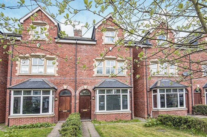 5 Bedroom Town House To Rent In Pershore Road, Selly Park, Birmingham, B29