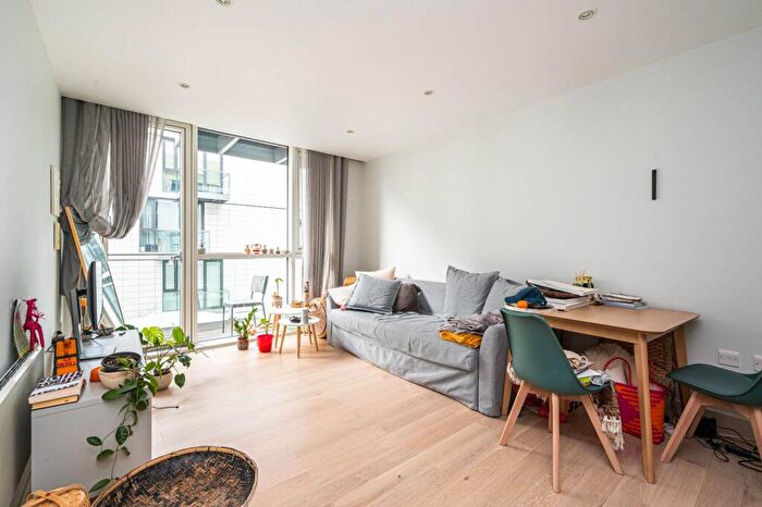 1 Bedroom Flat To Rent In Leman Street, , Aldgate, London, E1