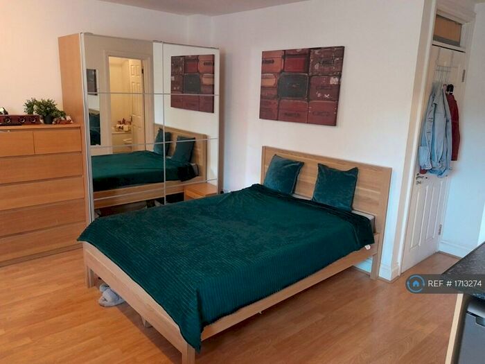 Studio To Rent In Finchley Road, London, NW3