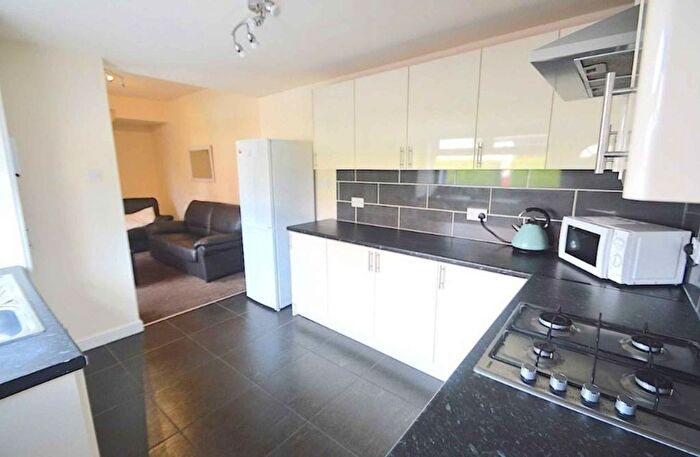 4 Bedroom Terraced House To Rent In Beechwood Crescent, Burley, Leeds, LS4