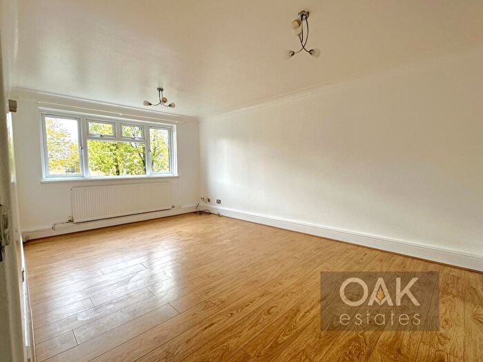 2 Bedroom Flat To Rent In Rowan Drive, Broxbourne, EN10