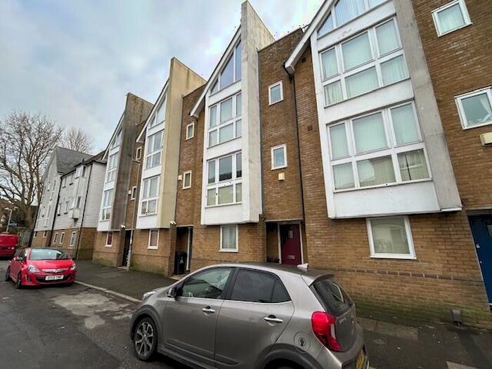 3 Bedroom Town House To Rent In Beaconsfield Road, Dover, CT16