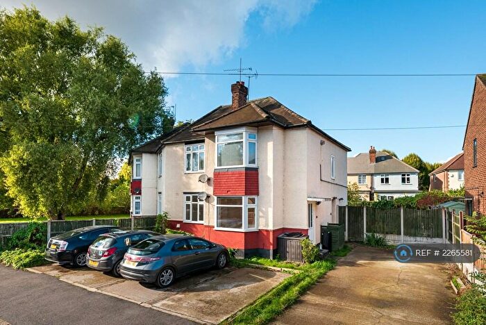 2 Bedroom Flat To Rent In Queens Park Road, Romford, RM3