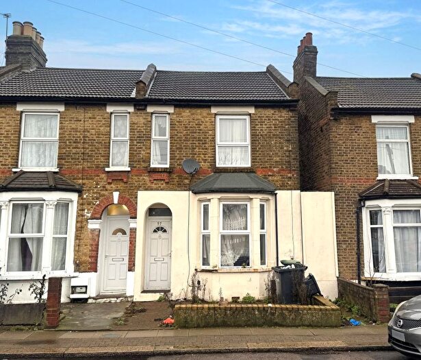 3 Bedroom End Terrace House For Sale In Brettenham Road, Edmonton, N18