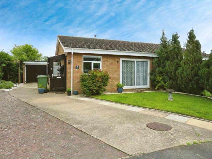 3 Bedroom Semi-Detached Bungalow For Sale In Archers Avenue, Feltwell, IP26