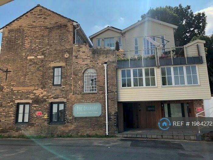 2 Bedroom Flat To Rent In Walnut Tree Lane, Sudbury, CO10