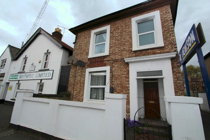 5 Bedroom Detached House To Rent In Brighton Road, Surbiton, KT6