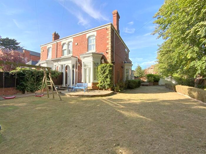 5 Bedroom Semi Detached House For Sale In Pelham Road, Grimsby, DN34