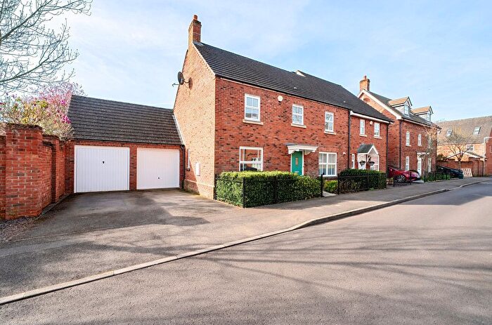 3 Bedroom Semi Detached House For Sale In Bilberry Gardens, Mortimer, Reading, Berkshire, RG7