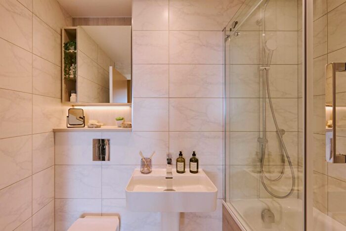 3 Bedroom Apartment To Rent In Cortland, M3