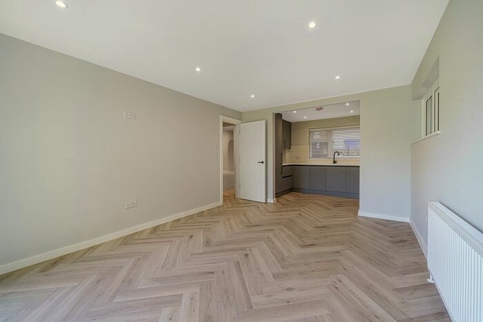 1 Bedroom Flat To Rent In Durham Road, Bromley, BR2