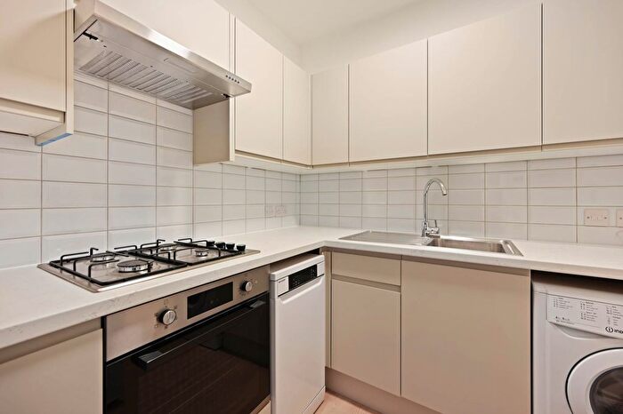 2 Bedroom Flat To Rent In Richmond Way, Kensington Olympia, London, W12