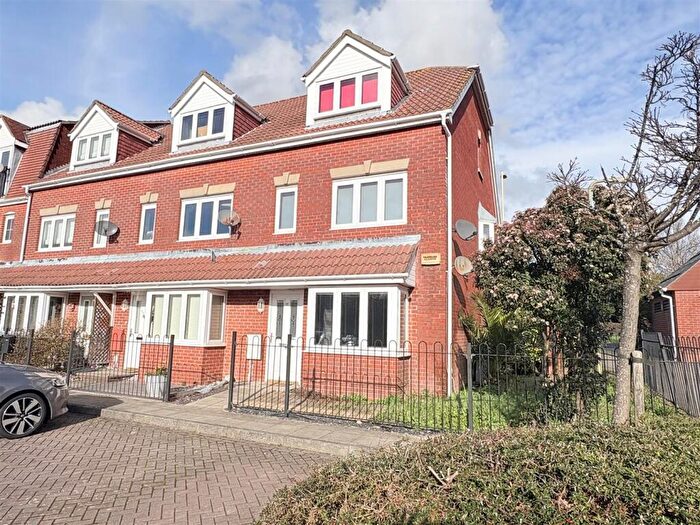 1 Bedroom Flat For Sale In Chadwick Way, Hamble, Southampton, SO31