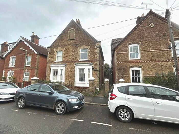 6 Bedroom Semi Detached House To Rent In Markenfield Road, Guildford, GU1