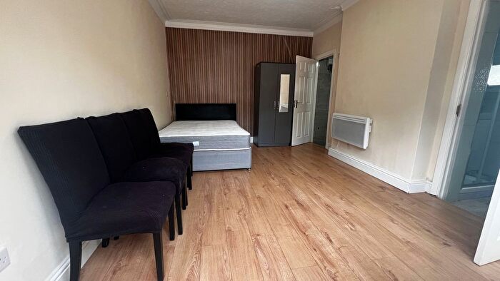 Studio To Rent In Ashburnham Road, Luton, LU1