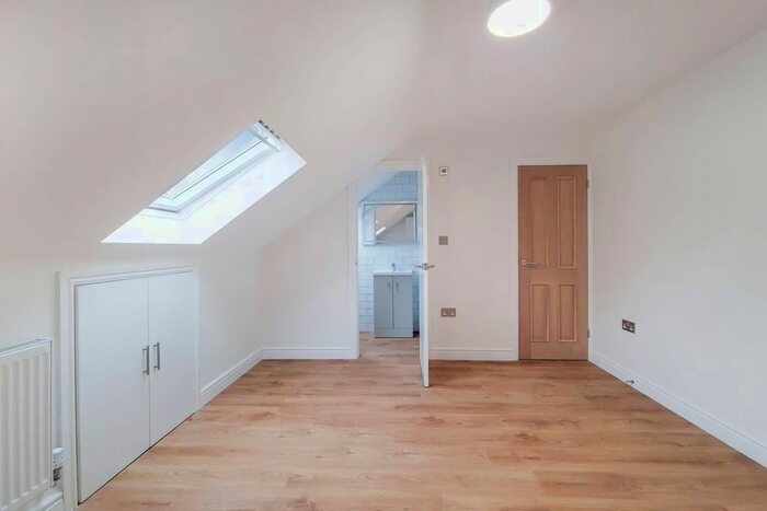 Studio To Rent In Byron Road, Wealdstone, Harrow, HA3