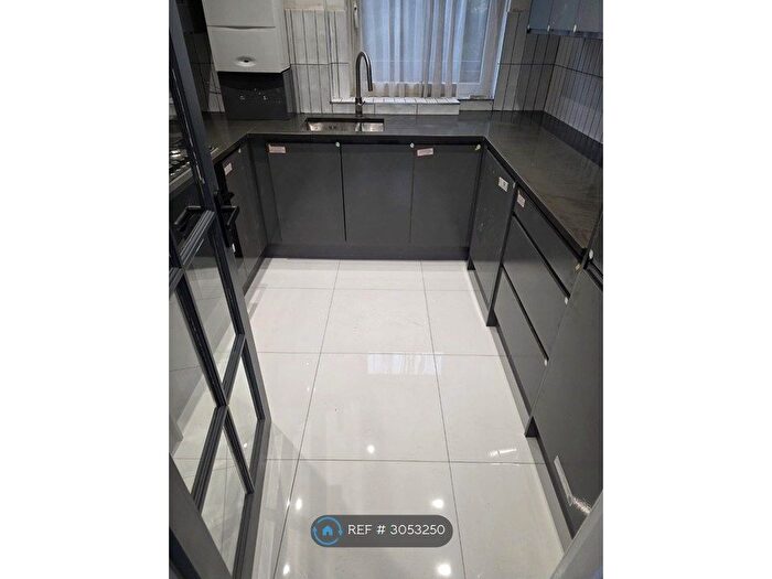 4 Bedroom Maisonette To Rent In Arnold Estate, London, SE1