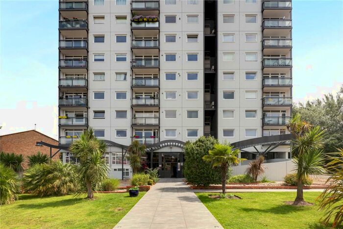 1 Bedroom Flat To Rent In Landmark Heights, Daubeney Road, London, E5