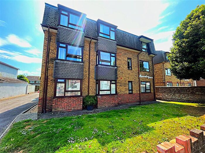 1 Bedroom Flat To Rent In Penhill Road, Lancing, BN15