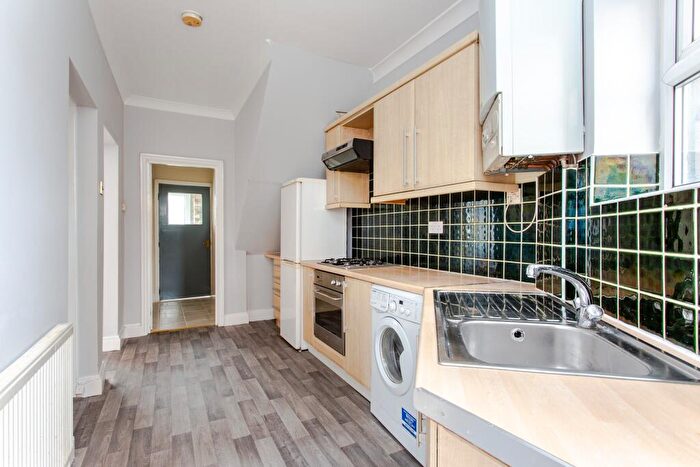 2 Bedroom Flat To Rent In Grove Green Road, London, E11