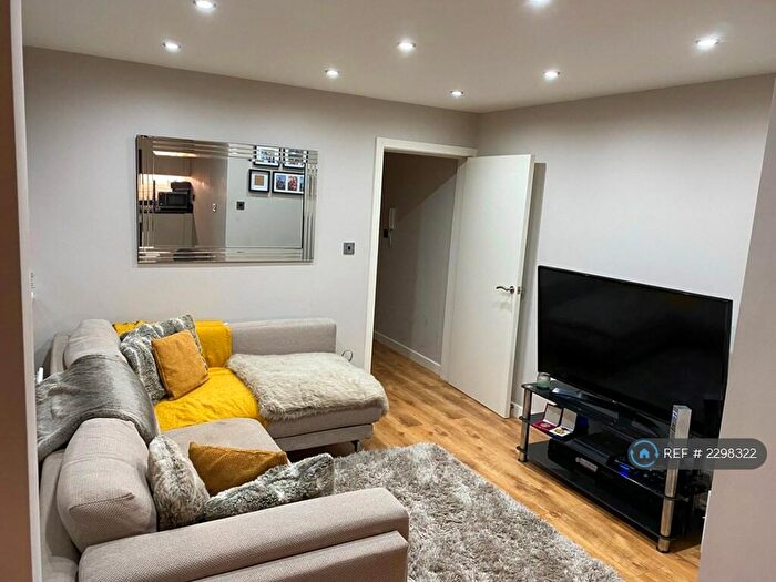 1 Bedroom Flat To Rent In Commercial Road, Leeds, LS5