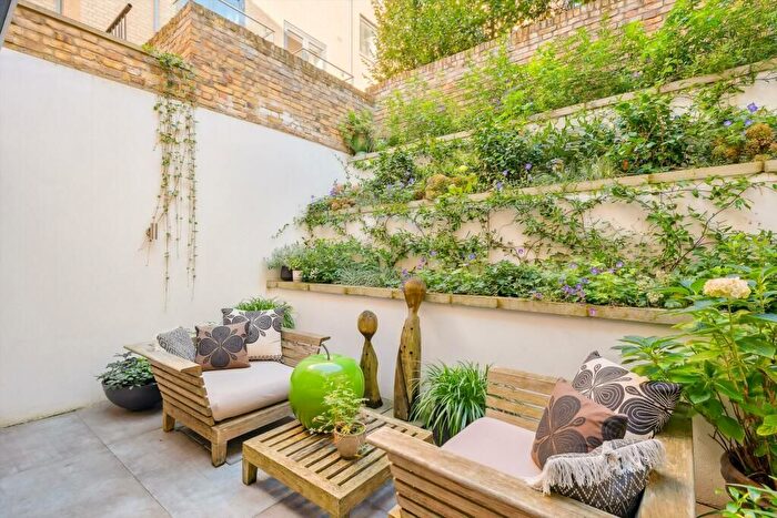 3 Bedroom Mews To Rent In St. Lukes Mews, London, W11