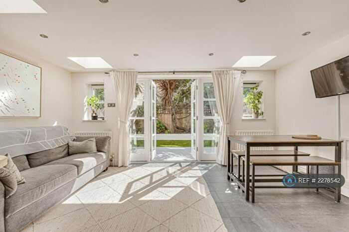 1 Bedroom Flat To Rent In Comyn Road, London, SW11