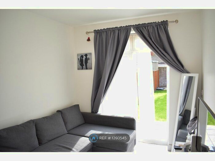 1 Bedroom Flat To Rent In Meads Road, London, N22