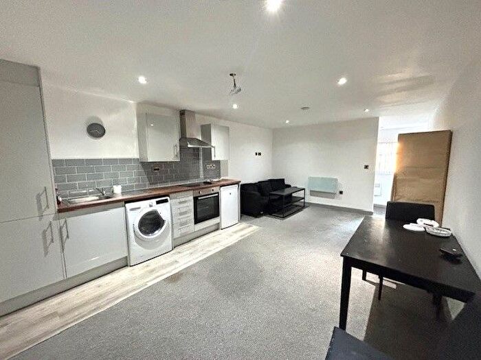 1 Bedroom Flat To Rent In South Street, Hull, HU1