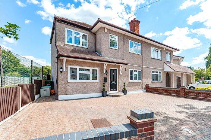 3 Bedroom Semi-Detached House For Sale In Lynwood Drive, Romford, RM5