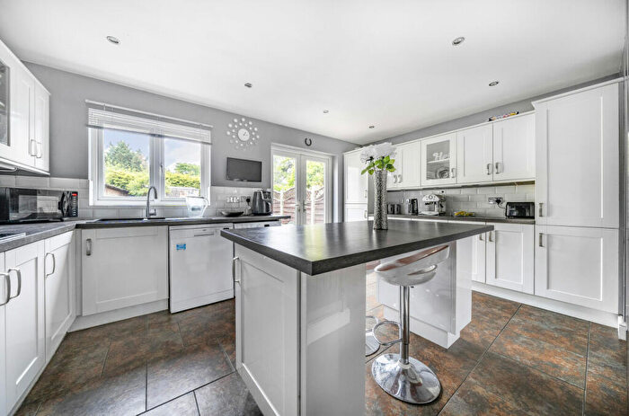 3 Bedroom End Of Terrace House For Sale In Birchwood Road, Wilmington, Dartford, Kent, DA2