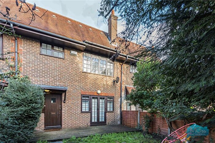 3 Bedroom Terraced House For Sale In Albany Row, The Causeway, East Finchley, N2