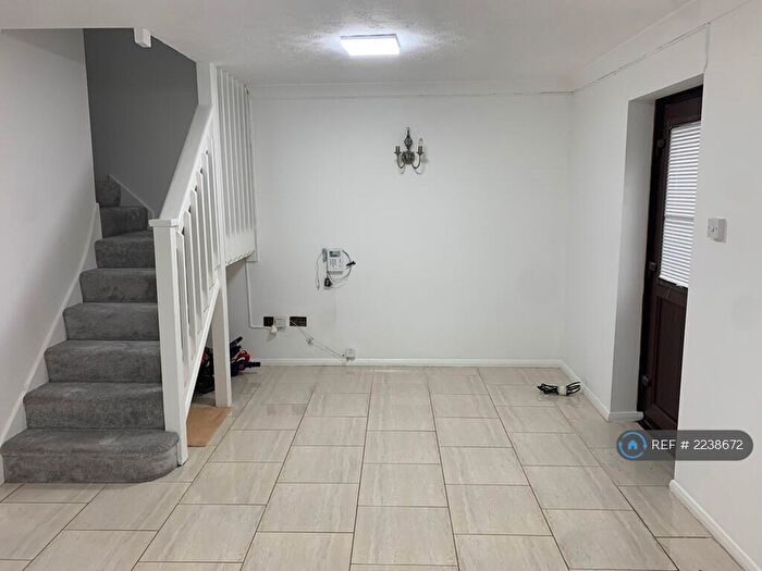 3 Bedroom Detached House To Rent In Edgecote, Milton Keynes, MK8