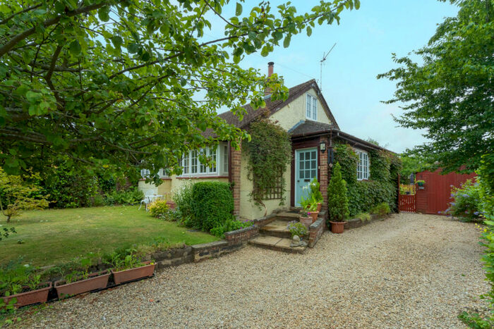 4 Bedroom Semi-Detached House For Sale In South Row, Chilton, OX11