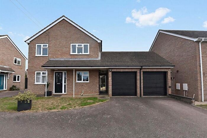 4 Bedroom Detached House For Sale In Humberley Close, Eynesbury, PE19