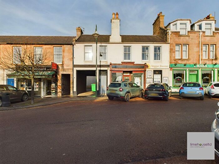 2 Bedroom Flat To Rent In High Street, Biggar, ML12