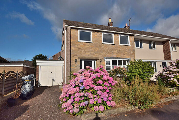 3 Bedroom Semi-Detached House For Sale In Whitefields Drive, Richmond, DL10