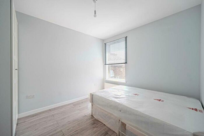 2 Bedroom Flat To Rent In Dagmar Gardens, Kensal Rise, London, NW10